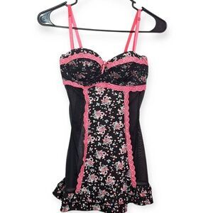 Jessica Simpson Women's Y2K Floral and Lace Babydoll Black Hot Pink Small